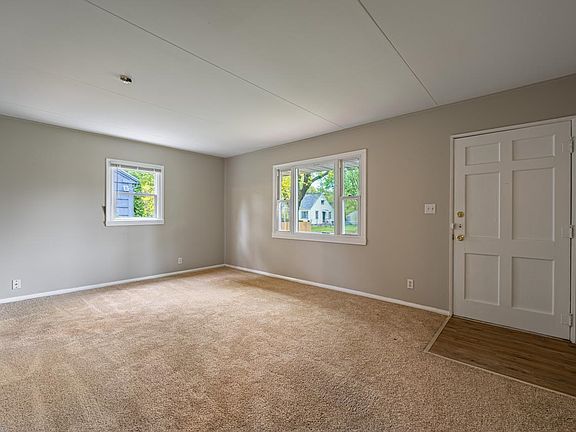 4th image of 2908 Gladstone Ave