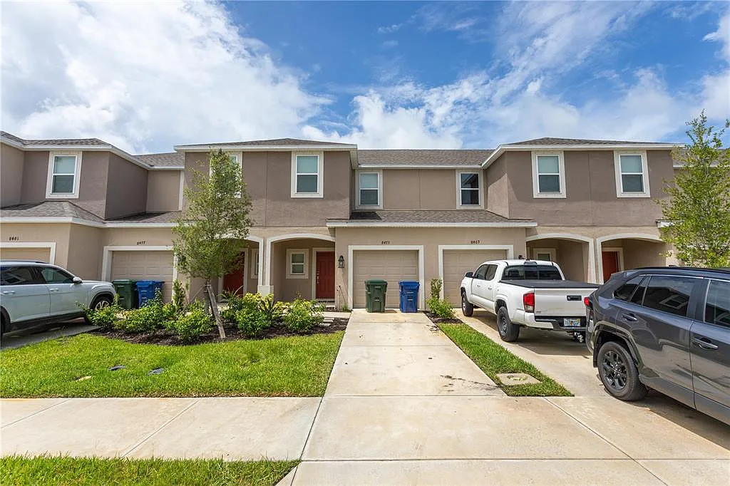 3 bed, 2.5 bath, 1417 sqft, $2,499 — Photo 3