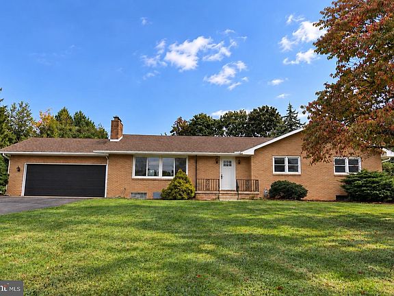 3rd image of 325 Donna Ln