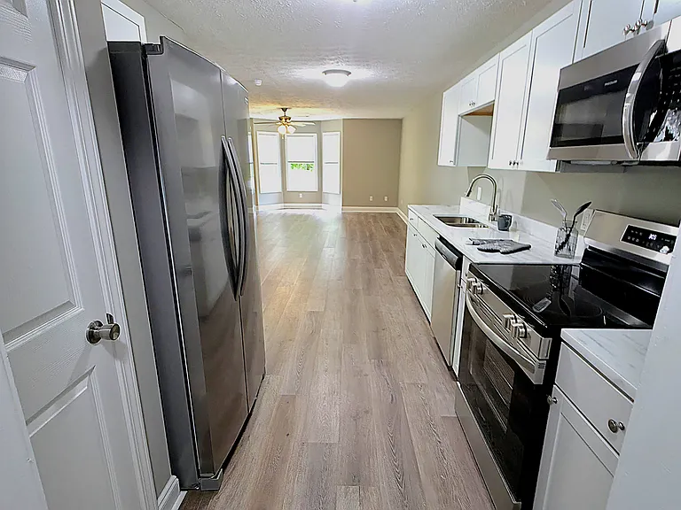 259 Westchester Cir #1 — Photo 4