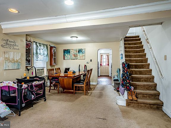 2nd image of 542 Coates St