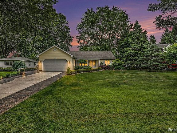 2nd image of 15555 Park Ln