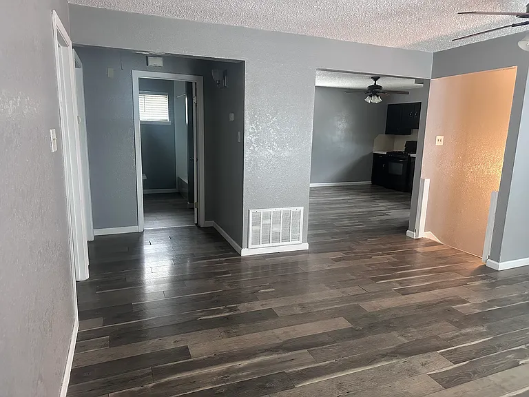 5224 Avenue R #1 — Photo 9