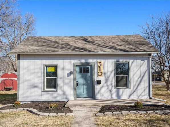 310 E Chippewa St, Paola, KS 66071