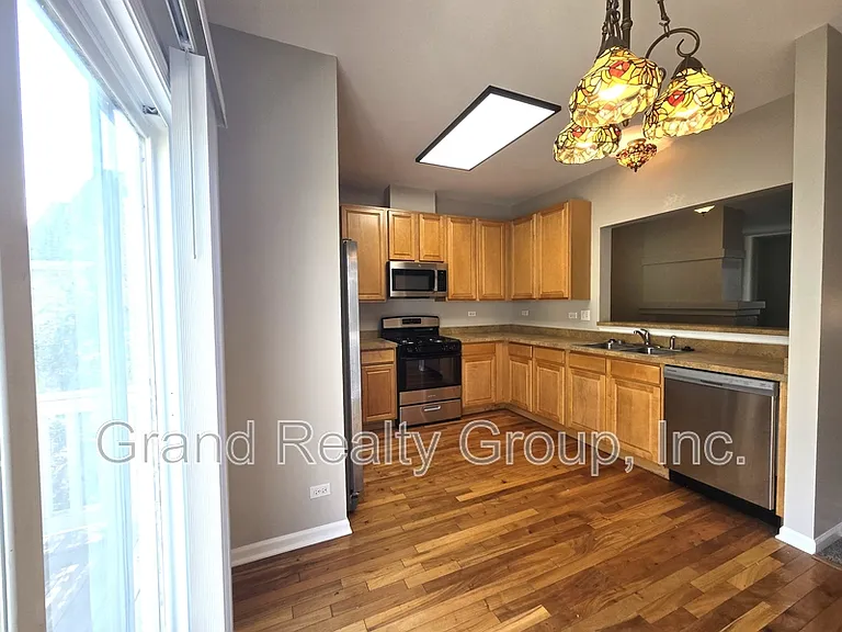 652 S Rosehall Ln — Photo 5