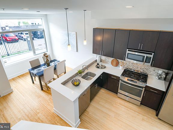 4th image of 1133 N Hope St #17