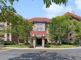 1250 Rudolph Rd APT 2L, Northbrook, IL 60062