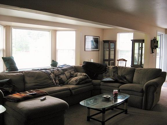 5th image of 339 E Shorewood Dr