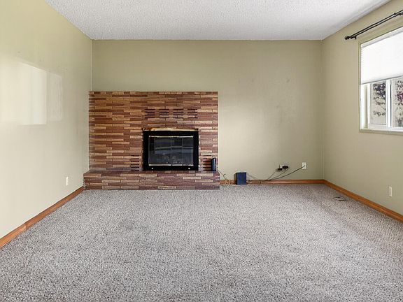 4th image of 3805 Mazama Dr