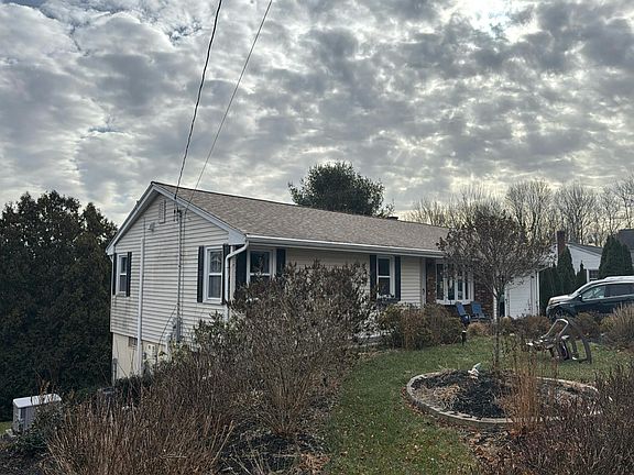 3rd image of 220 Pleasant St