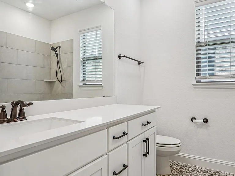 329 Magnolia St — Photo 17