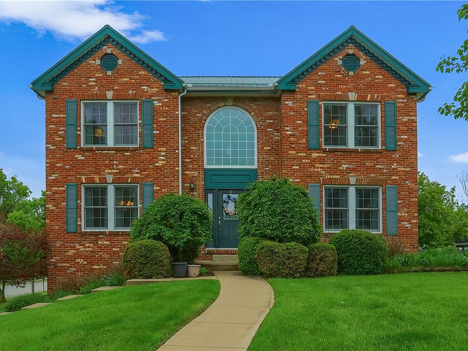 1st image of 301 Commodore Dr N