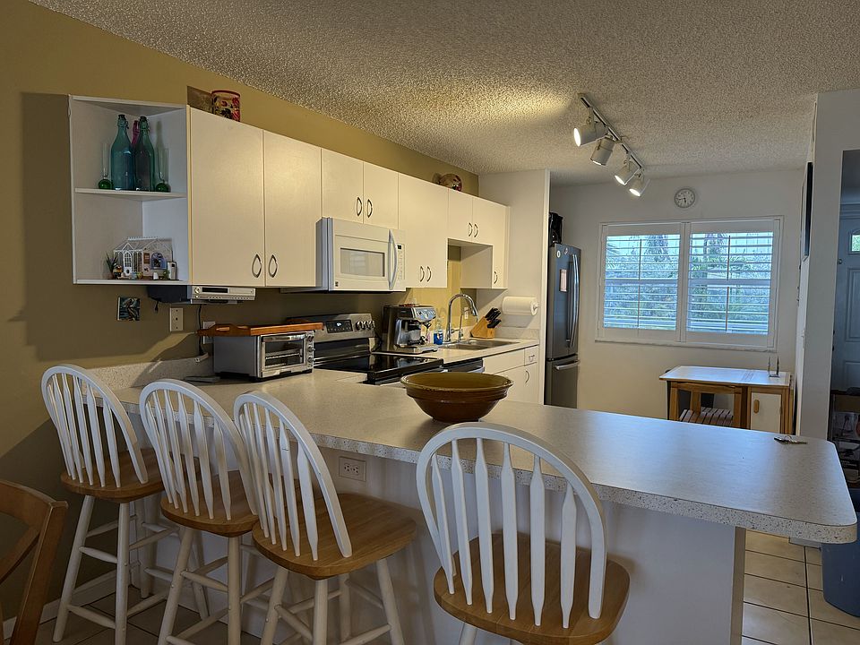 Full size kitchen with extra seating for a quick snack.