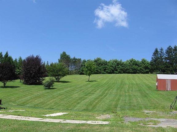 2nd image of 1118 Huckleberry Hwy