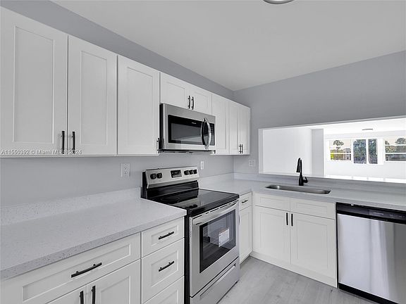 4th image of 7380 N Devon Dr #307