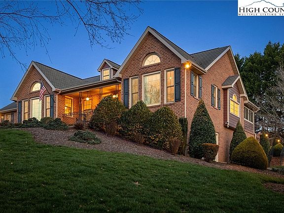 4th image of 413 SE Woodridge Drive
