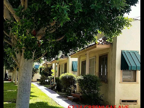 Bungalow / Courtyard