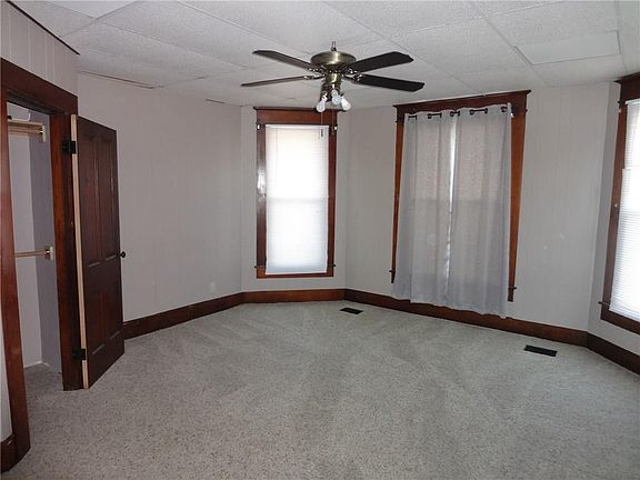 5th image of 805 E Main St