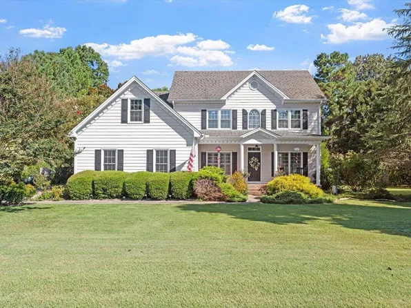 121 Christopher Dr, Clayton, NC 27520