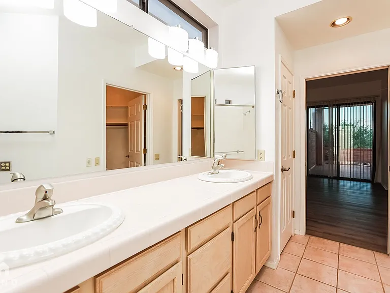 1606 W Calle Del Ducado — Photo 13