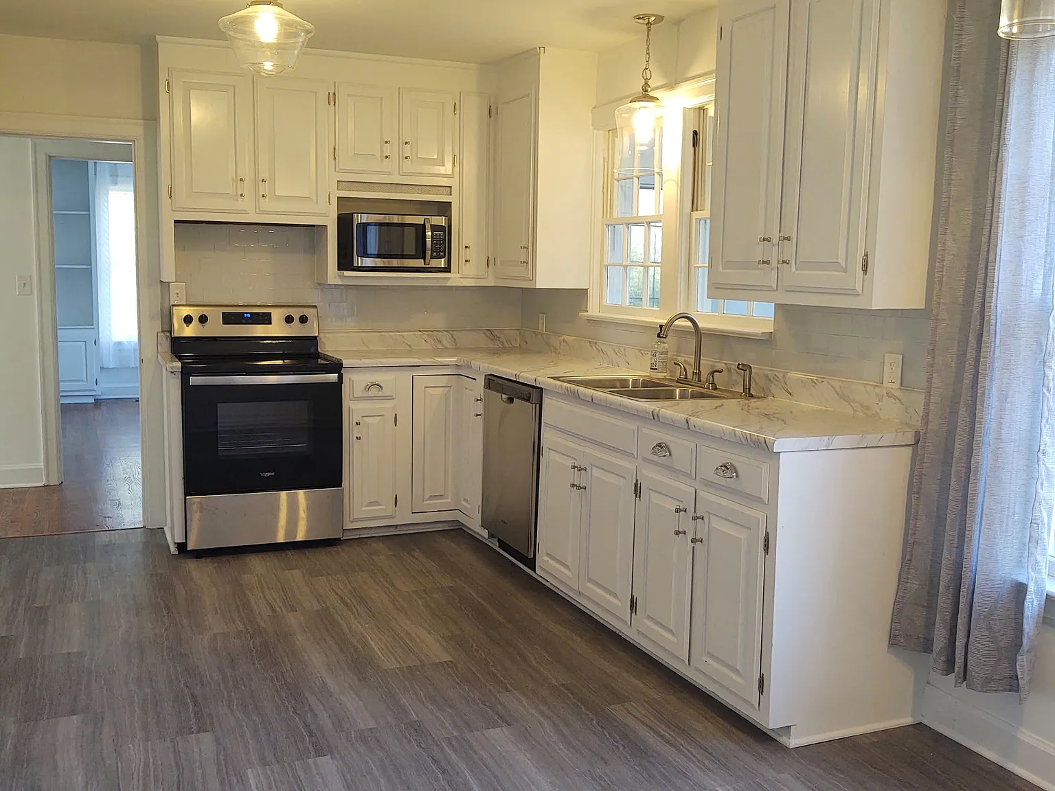 3 bed, 1842 sqft, $2,700 — Photo 4