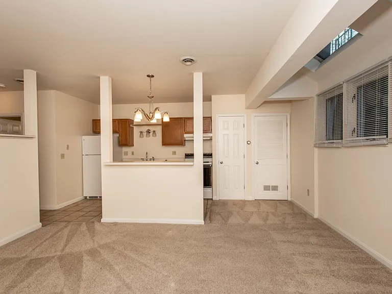 Walk to UC & UC Medical | 1BR/2BR Apartments — Photo 41