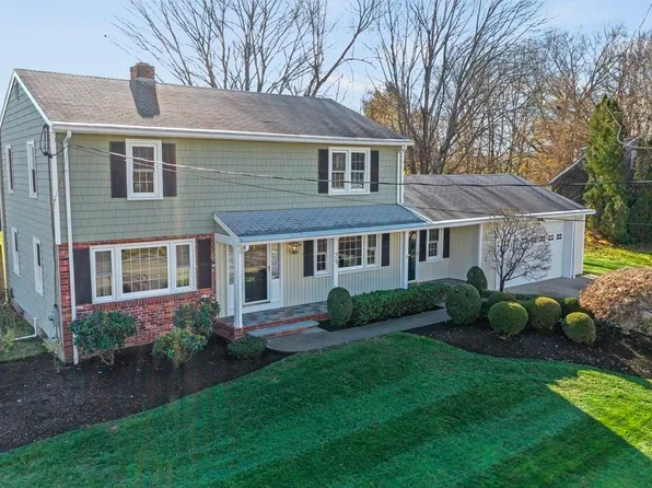 25 Fieldwood Ave, Seekonk, MA 02771