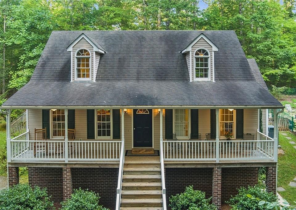 1st image of 2028 Oak Leaf Dr