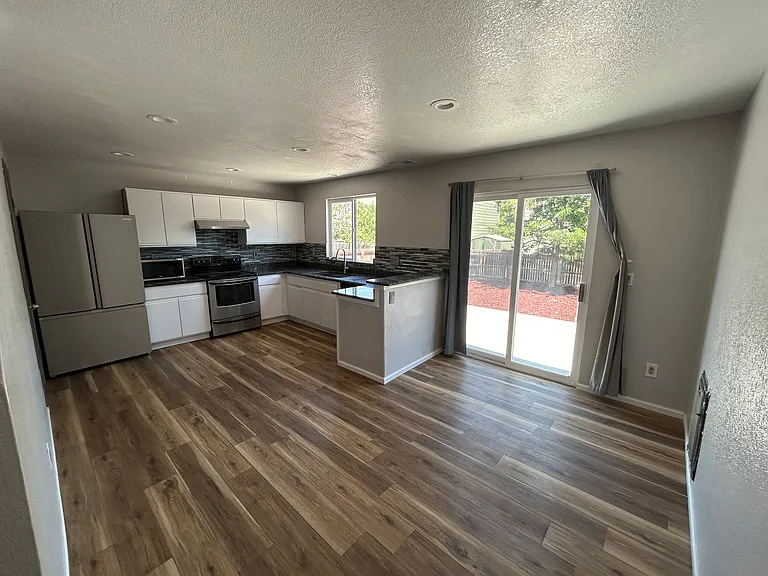10116 Fairfax Ct — Photo 3