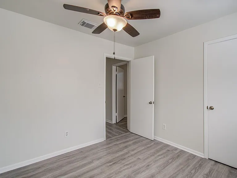 15611 La Casa Ln — Photo 33
