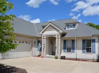 W273N1610 Lakefield Dr, Pewaukee, WI 53072