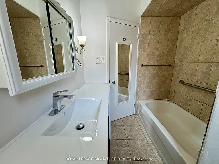 282 E 18th St #UPPER — Photo 12