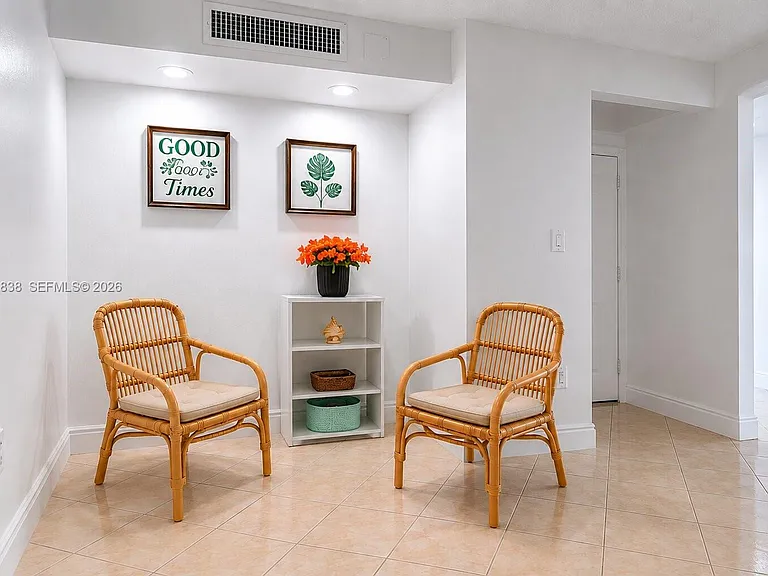3401 N Country Club Dr #307 — Photo 10