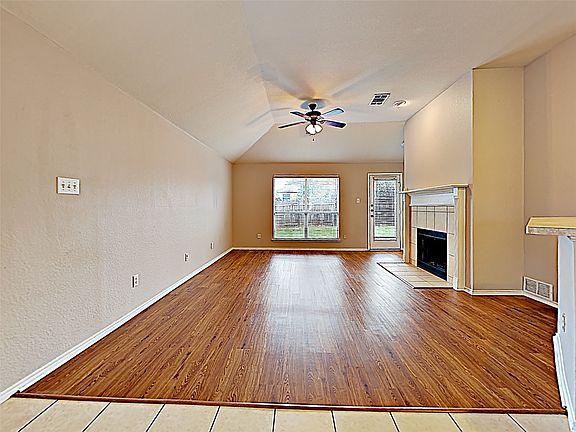 3rd image of 14104 Esperanza Dr