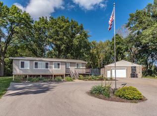 W4814 Willow Bend Rd, Elkhorn, WI 53121