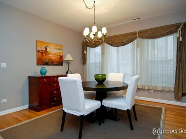 940 W Belle Plaine Ave #1W, Chicago, IL 60613