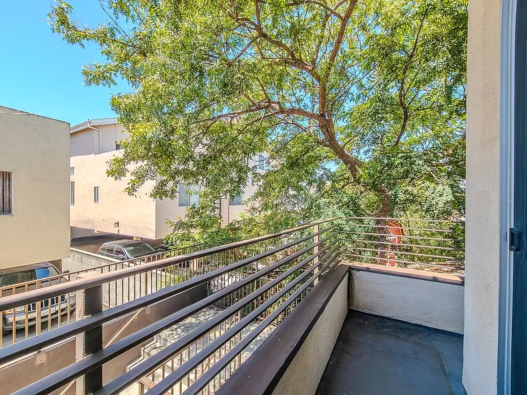 5237 Willowcrest Ave — Photo 12