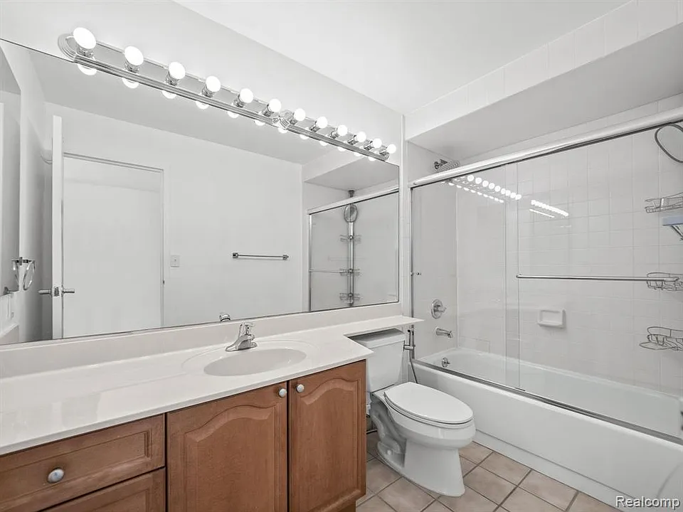 1001 W Jefferson Ave #300-22I