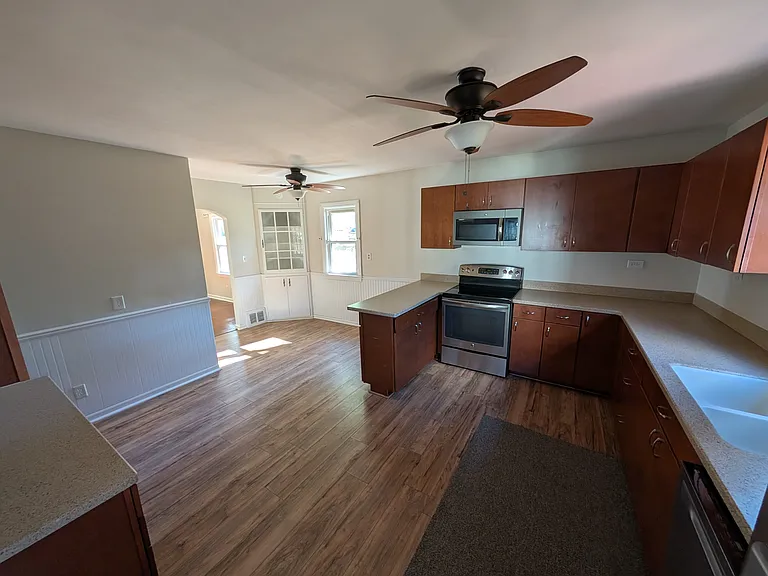 1749 Margaret Ave SE — Photo 5