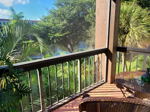 955 Egret Cir APT 301, Delray Beach, FL 33444