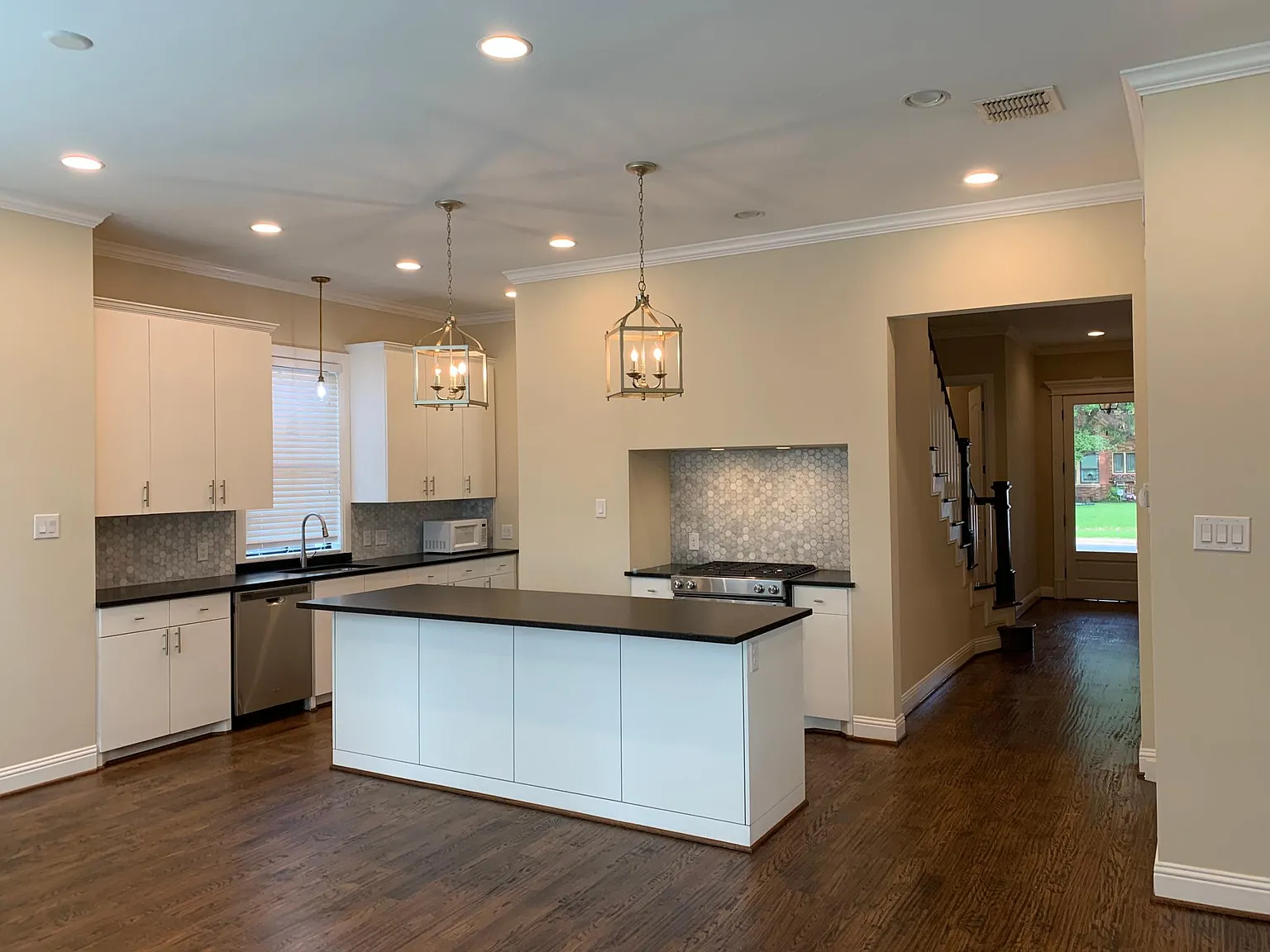 3109 Odessa Ave — Photo 2