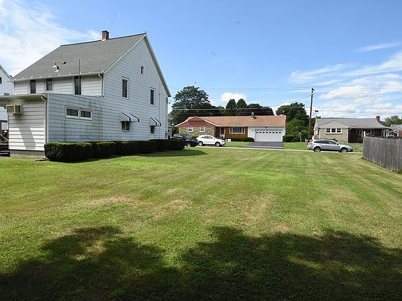 3rd image of 1070 N Main St