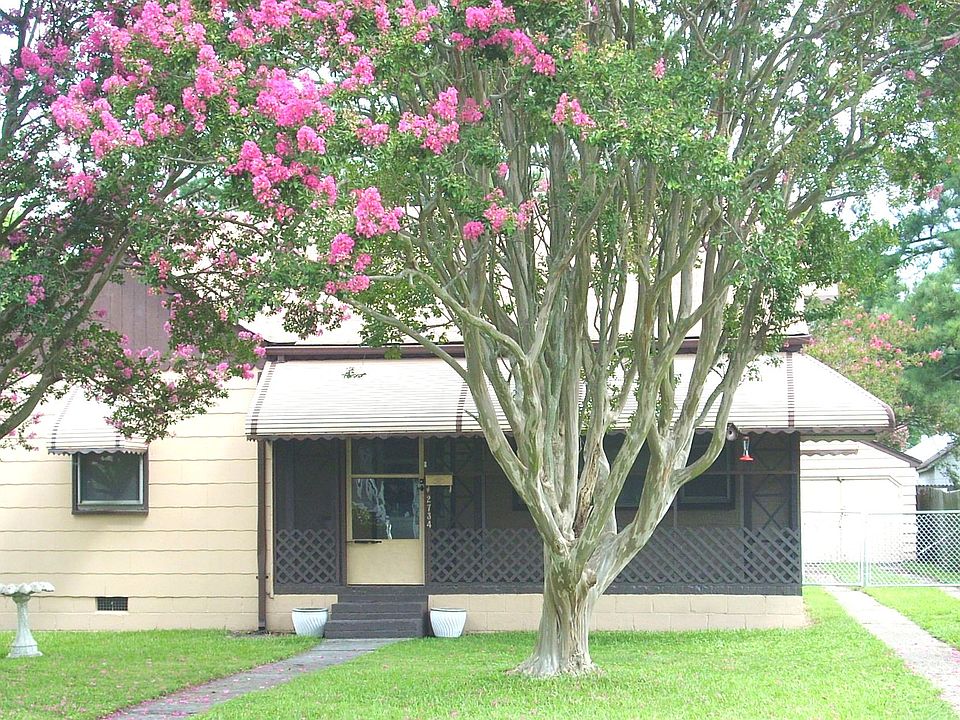 1st image of 2734 Barclay Ave