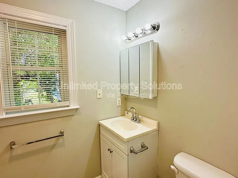 1404 Church St — Photo 13