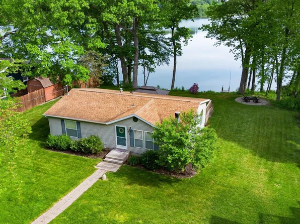 308 Lake Shore Dr, Cassopolis, MI 49031