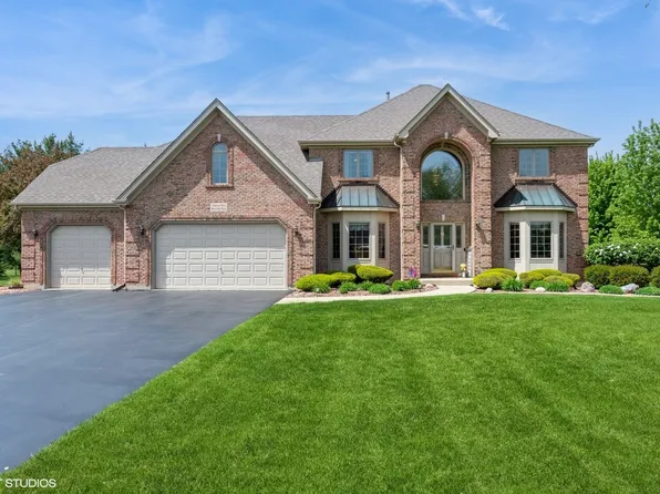 13 W Royal Oaks Dr, Bristol, IL 60512