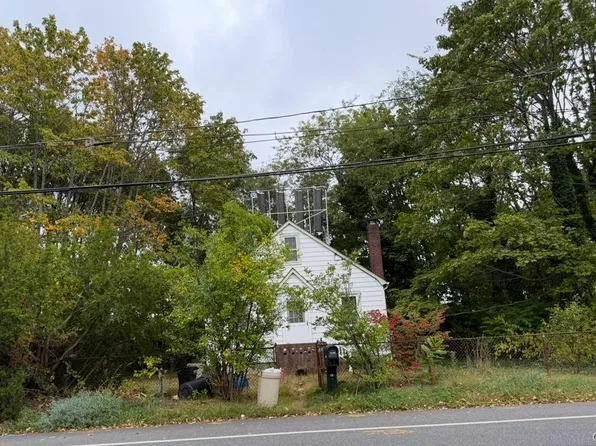 1599 3rd St, West Babylon, NY 11704