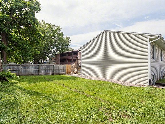 4th image of 1927 Garfield St APT 1