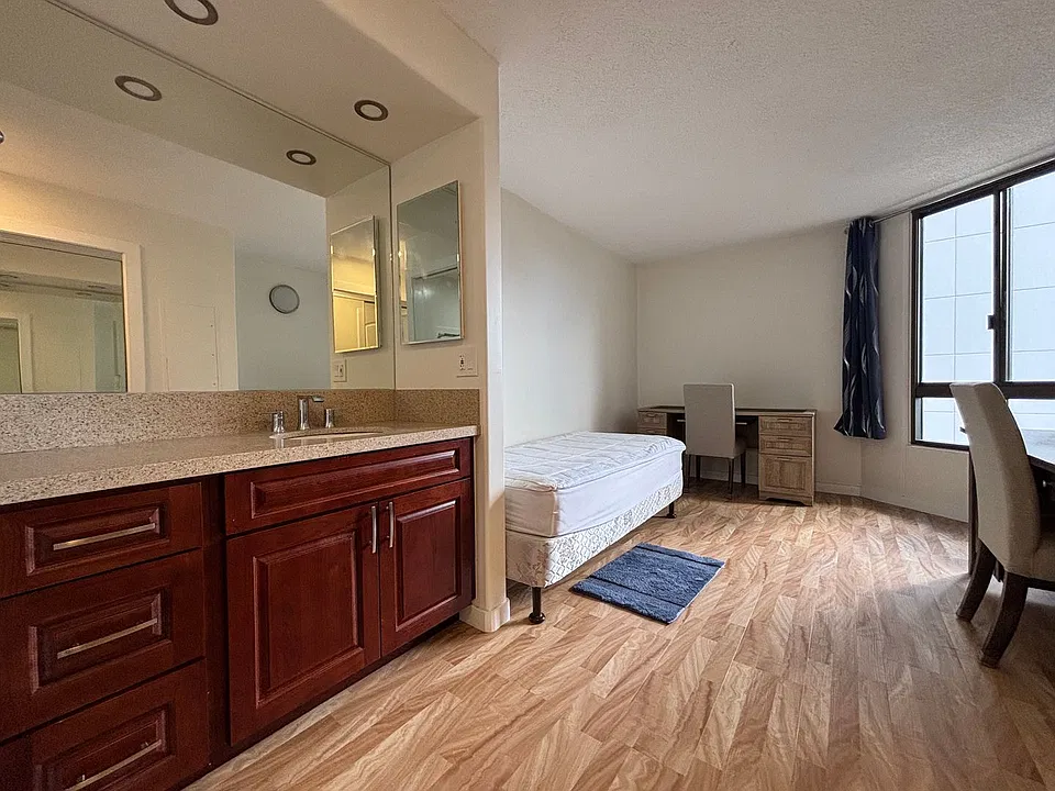 1910 Ala Moana Blvd #14C