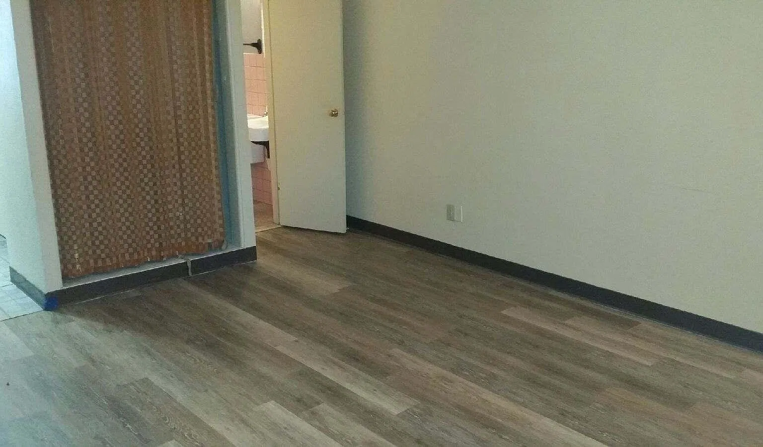 Studio, $595 — Photo 4